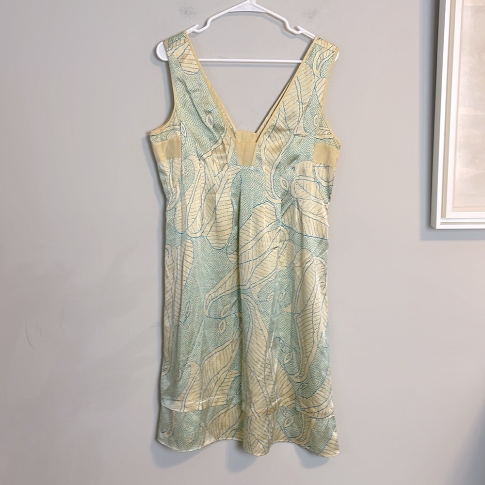 Diane Von Furstenberg silk lightweight dress size 8